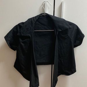 Cropped black top